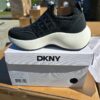 LOTE DE 250 PARES DE CALZADO DKNY