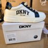 LOTE DE 250 PARES DE CALZADO DKNY